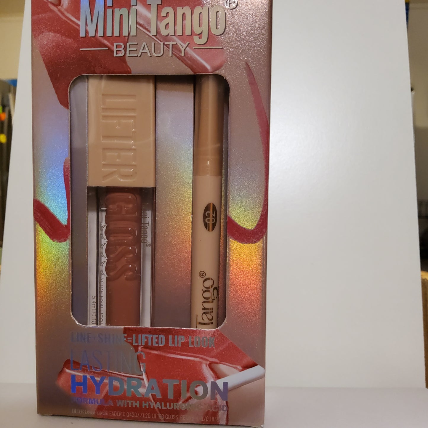 Make it a comb line +shine lifted lip look