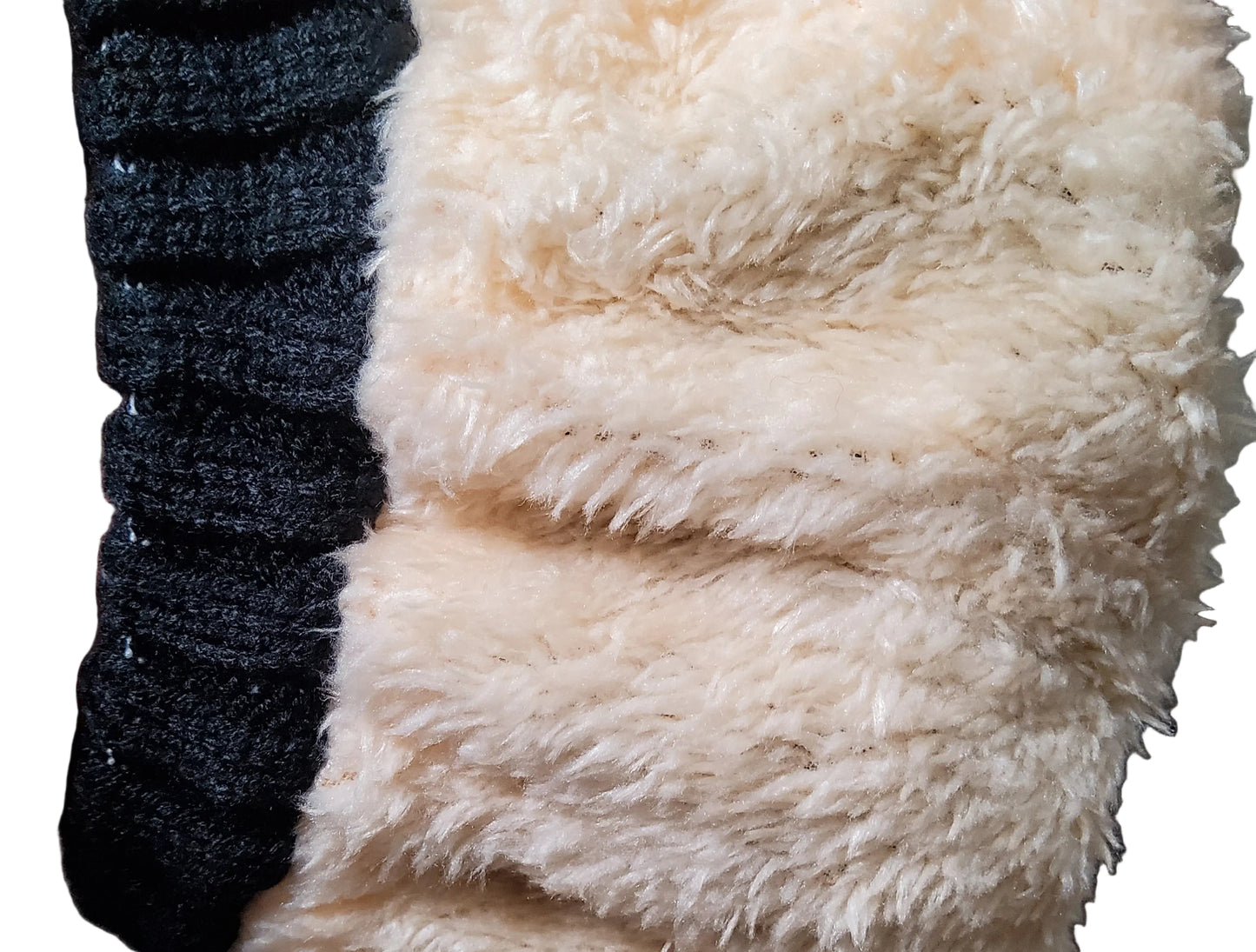 Gorro para niños afelpado con un pompón diseño de oso.