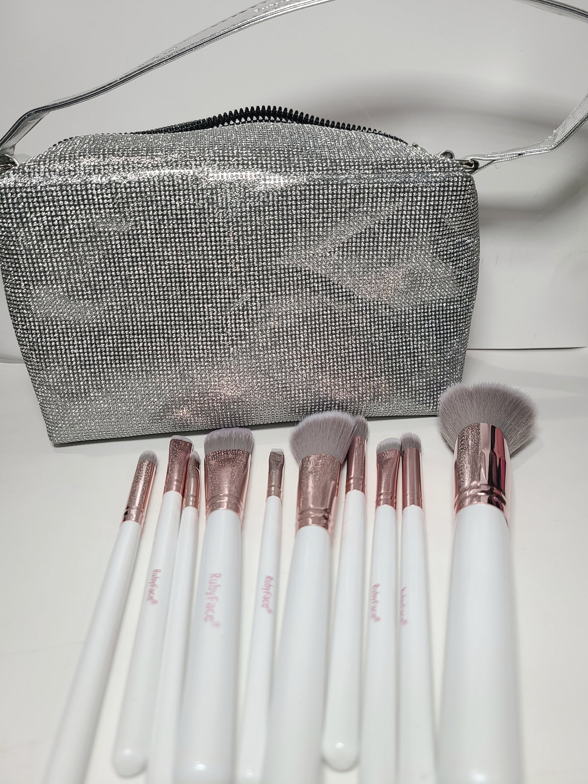 Set de Brochas con Cartera Plateada