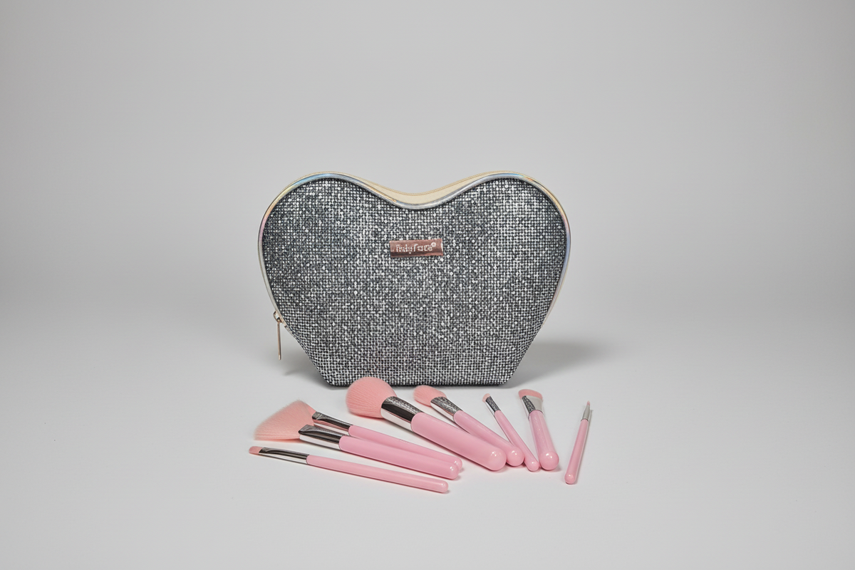 Set de 8 Brochas con Bolsa de Corazón