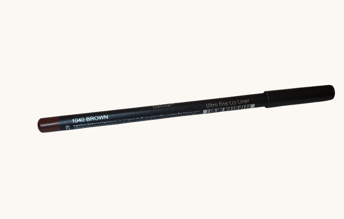 Accesorios by Alexsa Italia Deluxe ultra fine lip liner in brown shade for precise makeup application