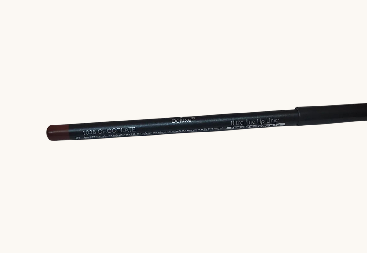 Accesorios by Alexsa Italia Deluxe ultra fine lip liner in shade 1036 Chocolate with a dark brown tip