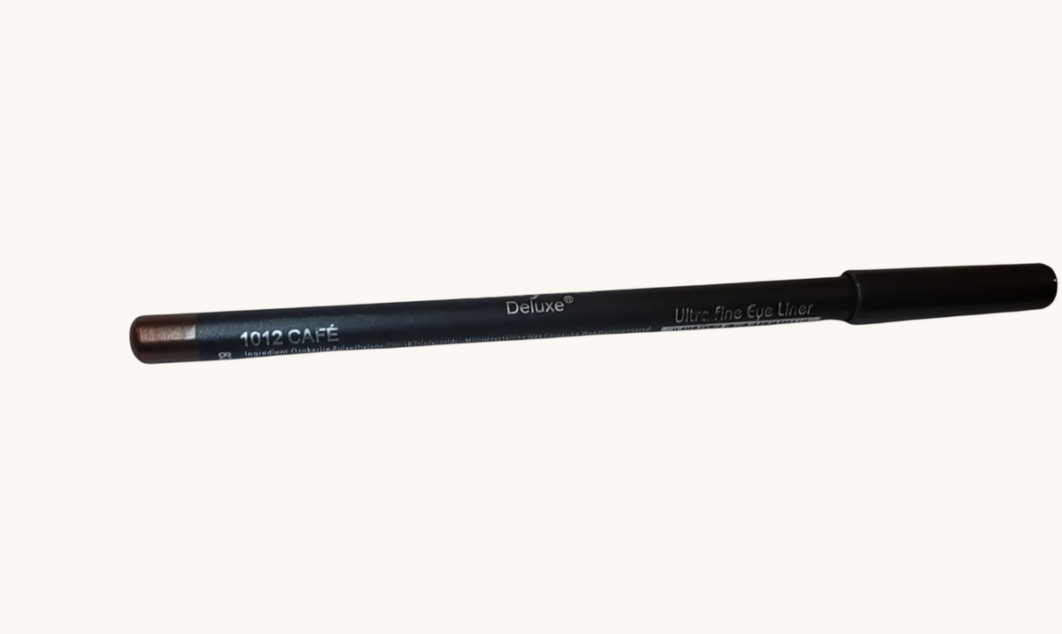 Accesorios by Alexsa Italia Deluxe lip liner pencil in shade 1012 Cafe with a sleek black wooden casing