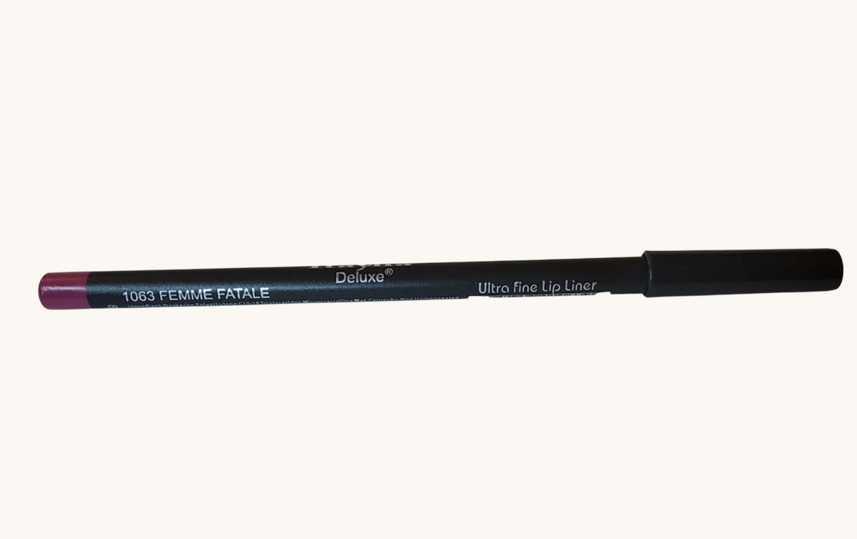 Accesorios by Alexsa Italia Deluxe ultra fine lip liner in shade 1063 Femme Fatale with a dark purple tip