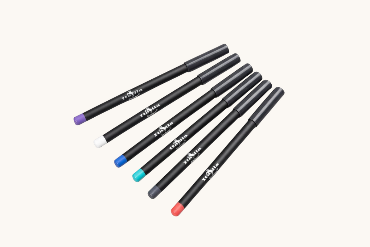 Accesorios by Alexsa Italia Deluxe lip liner pencils in various vibrant colours with black caps and barrels