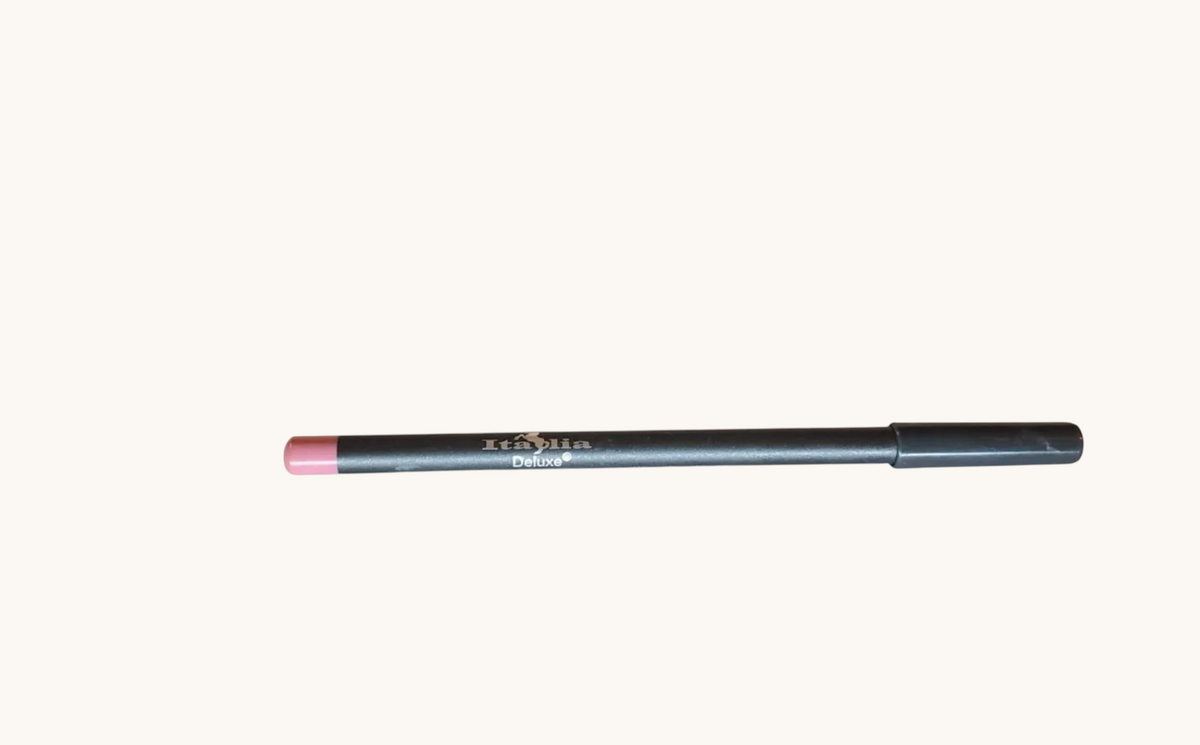Accesorios by Alexsa Italia Deluxe lip liner pencil in a soft pink shade with a sleek black casing