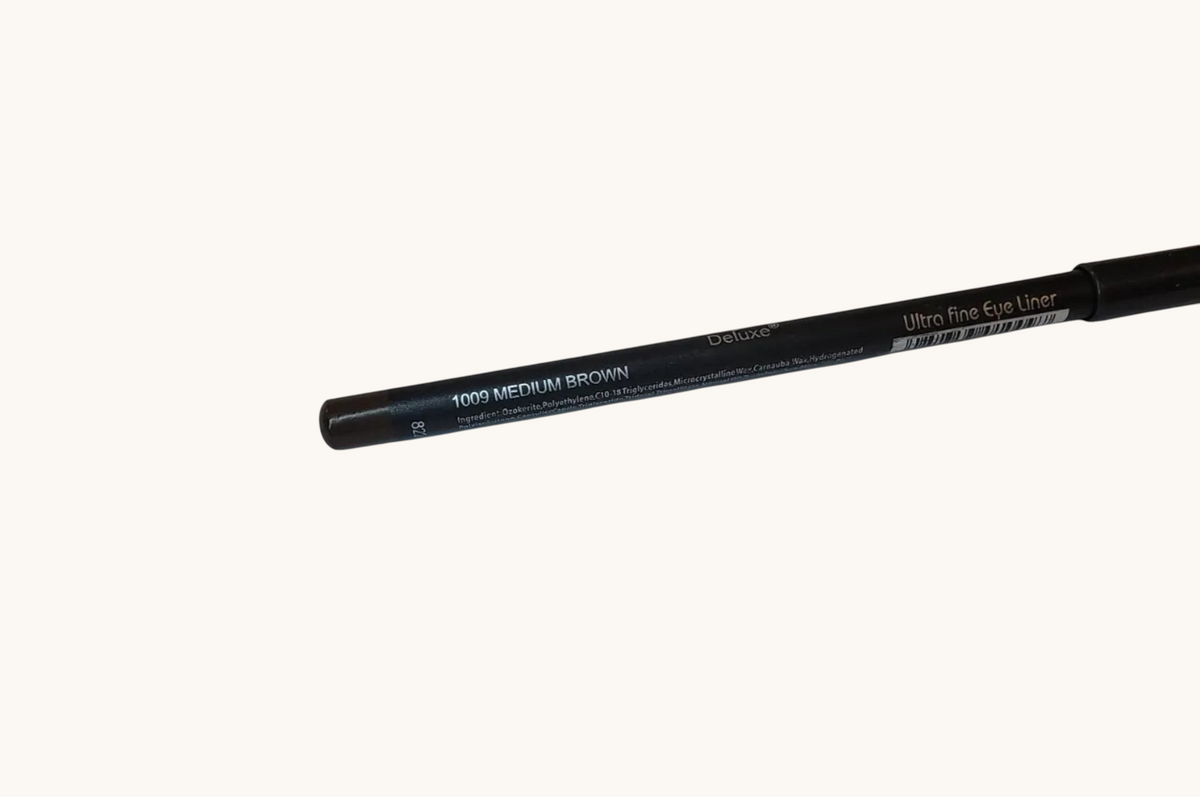 Accesorios by Alexsa Italia Deluxe lip liner pencil in shade 1009 Medium Brown with a slim black wooden casing