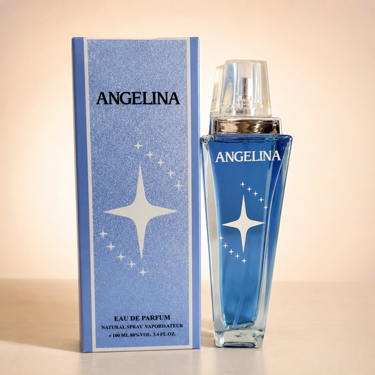 Angelina Eau de Parfum sobre fondo rosa nude, blanco y beige