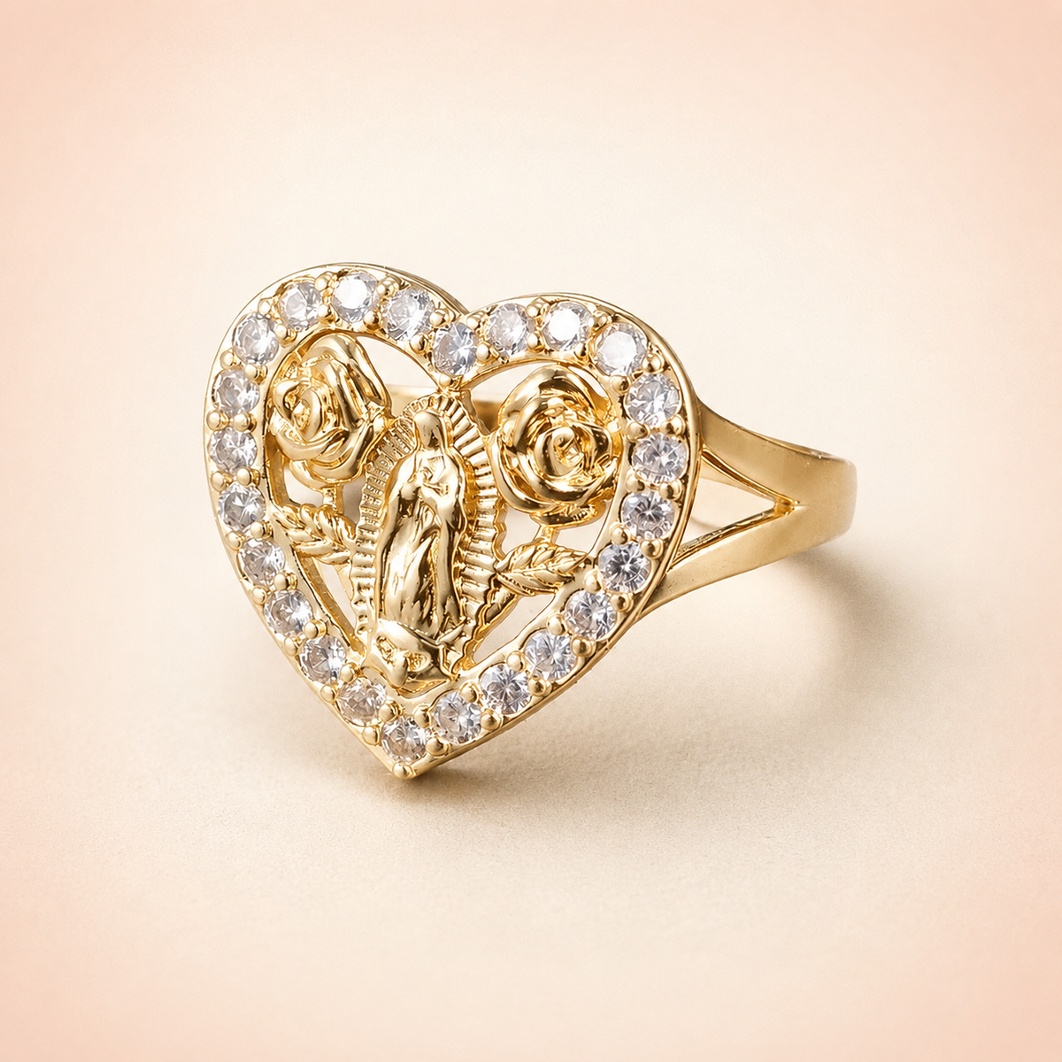 Anillo de la Virgen con Cristales sobre fondo rosa nude, blanco y beige