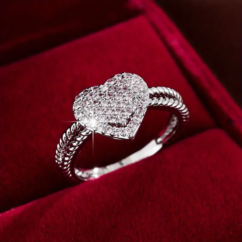 Anillo diseño de corazón lleno de cristales