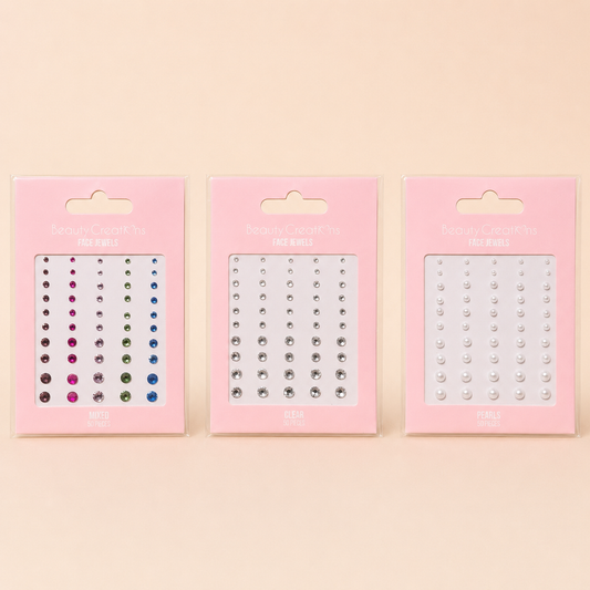 Face Jewels Beauty Creations en variantes Mixed, Clear y Pearls sobre fondo rosa nude, blanco y beige