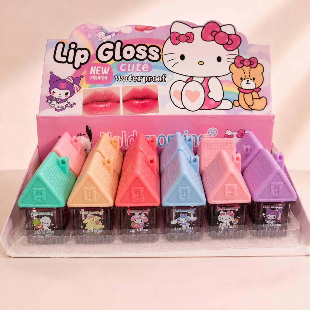 Lip Gloss Cute Tint Hold Morning Casita en fondo rosa nude