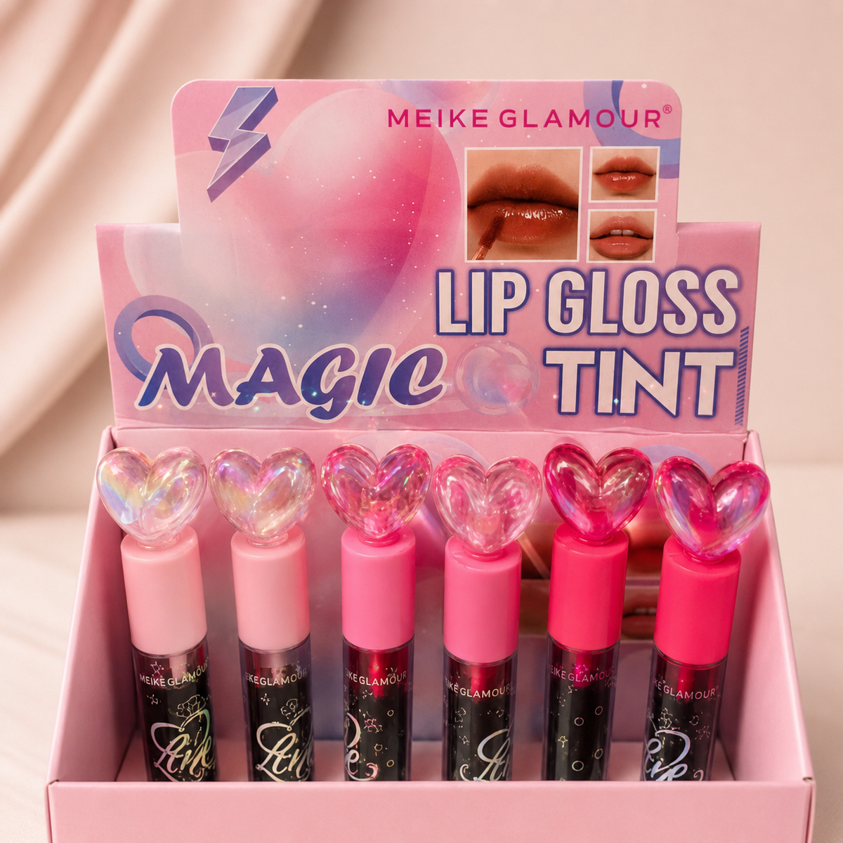 Lip Gloss Tint Magic Meike Glamour en fondo rosa nude, vista 2