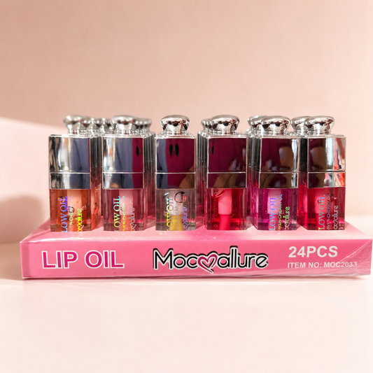 Lip Oil Gloss Mocallure en fondo rosa nude