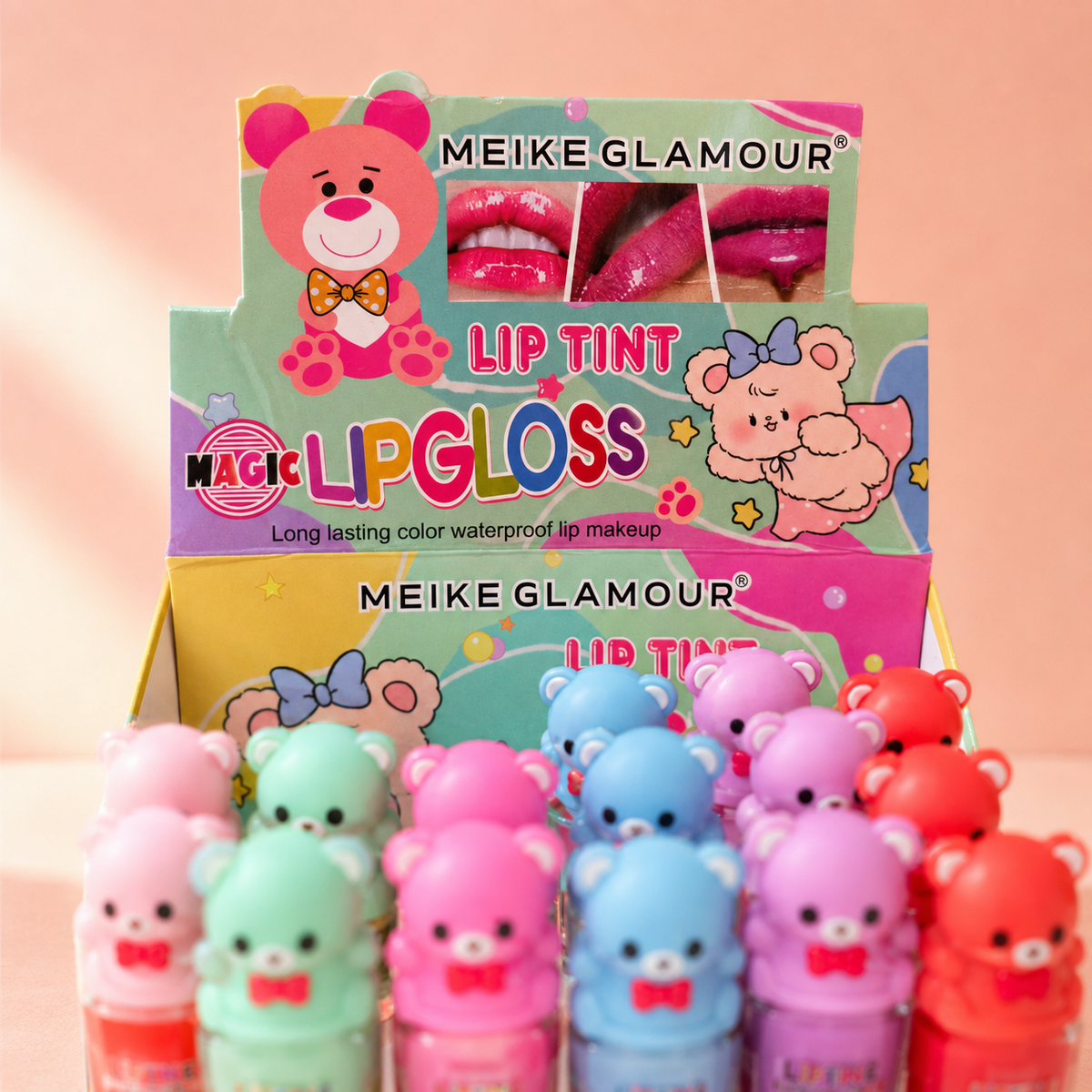 Lip Tint Magic Lip Gloss Meike Glamour Osito en fondo rosa nude, vista 2
