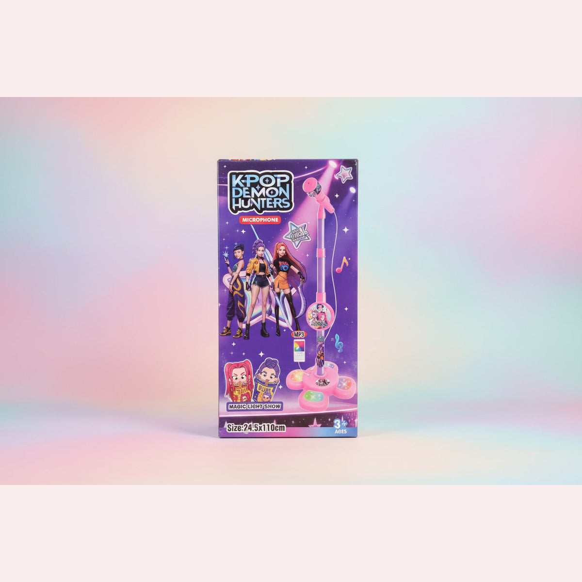 Micrófono K-pop con luces LED sobre fondo rosa suave