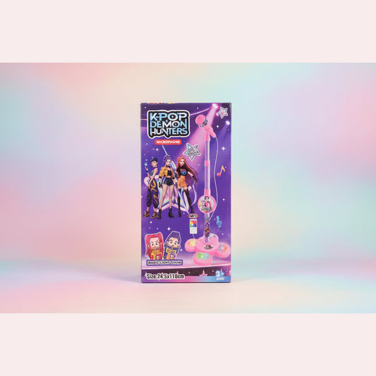Micrófono K-pop con luces LED sobre fondo rosa suave
