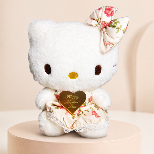 Muñeco de gatita blanco con vestido floral y corazón Happy Mother's Day sobre fondo rosa nude, blanco y beige