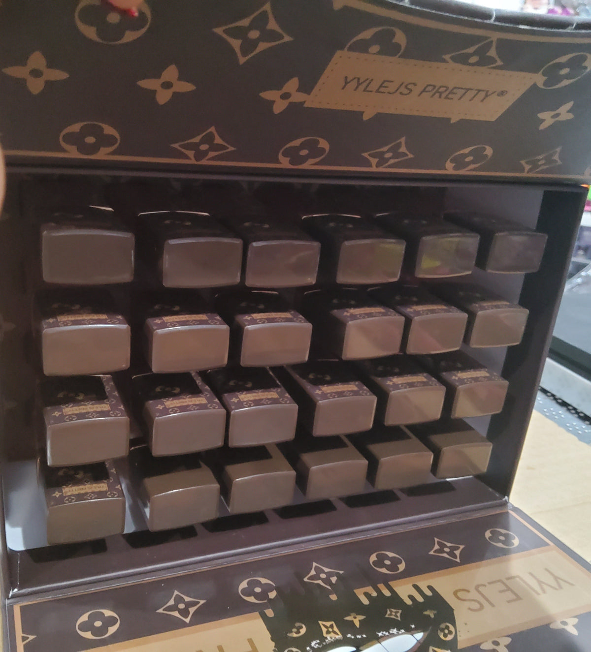 Caja de Labiales Mix – 24 Piezas