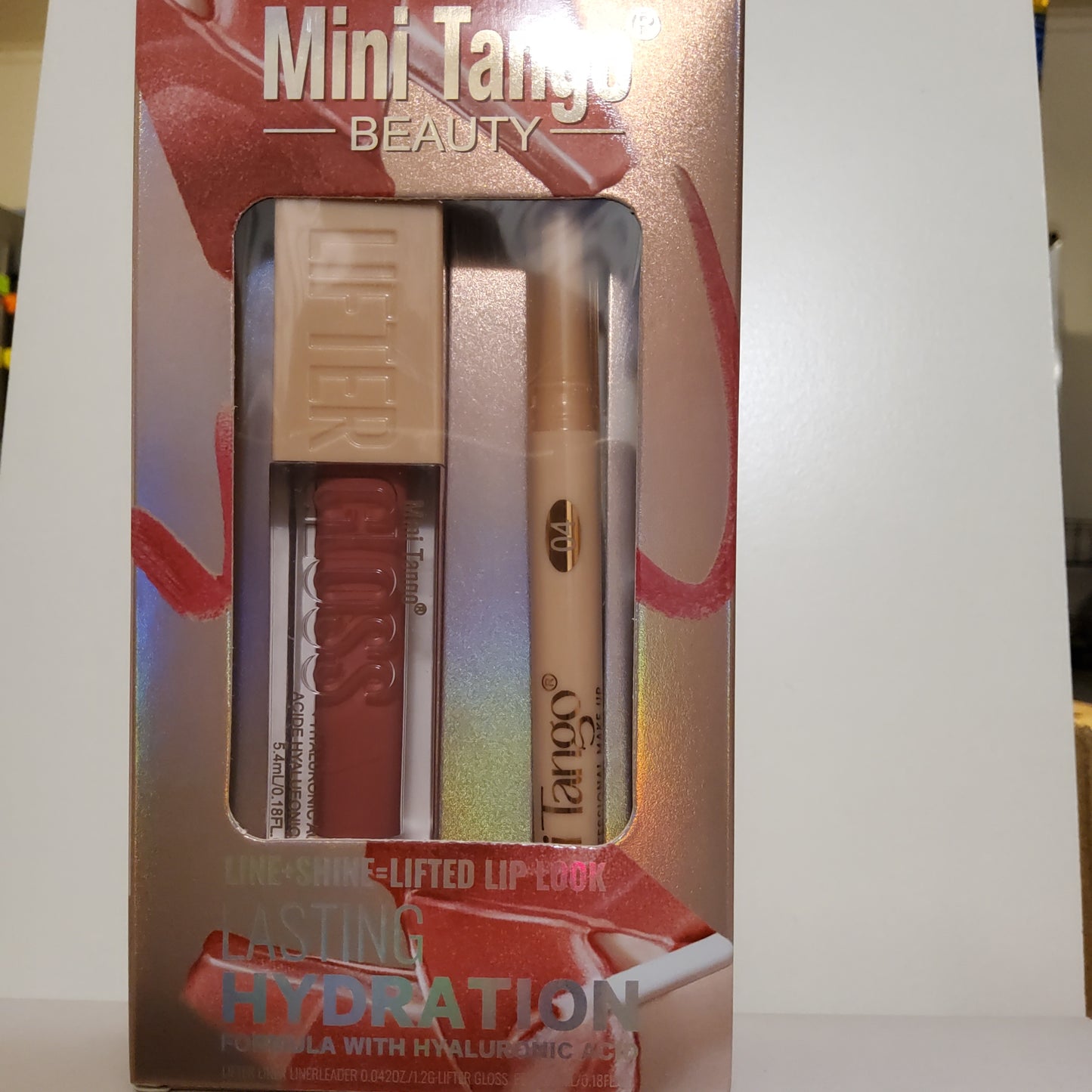 Make it a comb line +shine lifted lip look